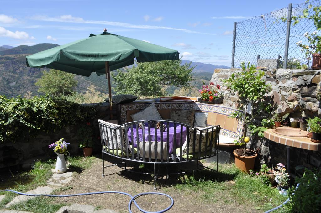 Bed and Breakfast La Trucha Del Arco Iris El Acebo de San Miguel Exterior foto